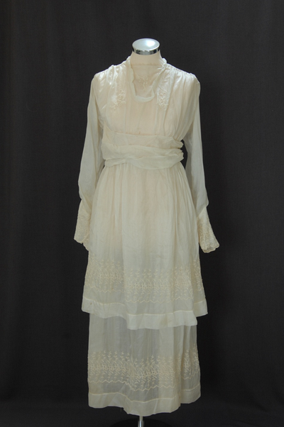 Jap silk wedding dress
ref.118.D.90-2